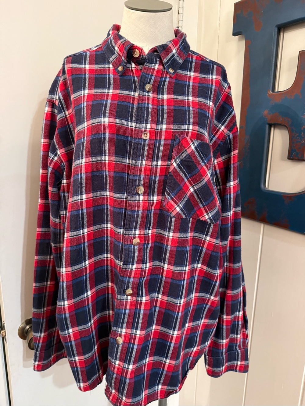 Woolrich Men’s Red and Navy Plaid Flannel Button Down Shirt Sz L